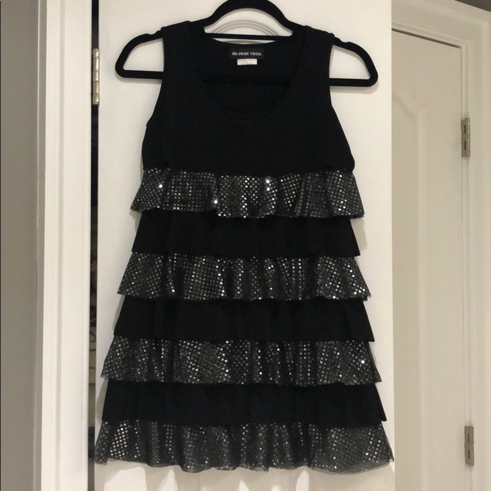 ⭐️⭐️👗NWOT BLACK AND SILVER TIERED DRESS!!